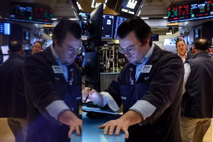 Chứng khoán Mỹ trượt dốc, giá dầu rơi xuống mức thấp nhất trong 1 tuần