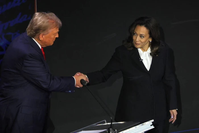 Ông Donald Trump và bà Kamala Harris tại cuộc tranh luận tối 10/9