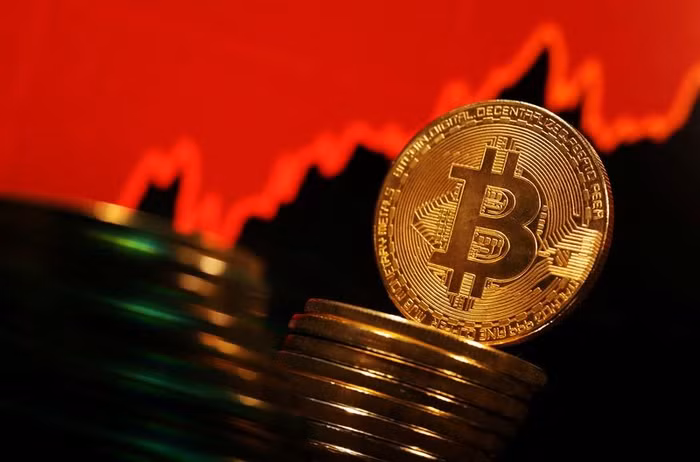 “Tay to” tiếp tục mua gom, giá Bitcoin vẫn giảm mạnh