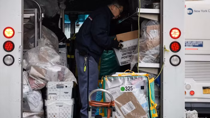 Mỹ tạm ngừng tiếp nhận bưu kiện từ Trung Quốc
