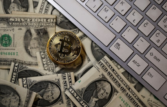 Bitcoin giảm về 106.000 USD do áp lực chốt lời
