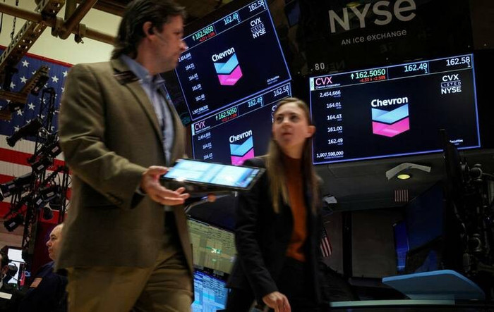 Dow Jones, S&P 500 lập đỉnh, Nasdaq quay đầu giảm điểm trong phiên đầy biến động