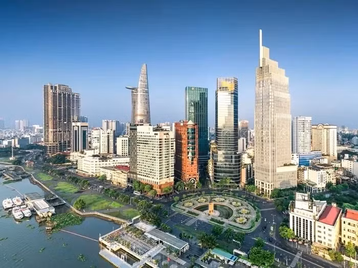 Sau tín hiệu tích cực từ đàm phán thương mại, Maybank và UOB nâng dự báo tăng trưởng GDP Việt Nam