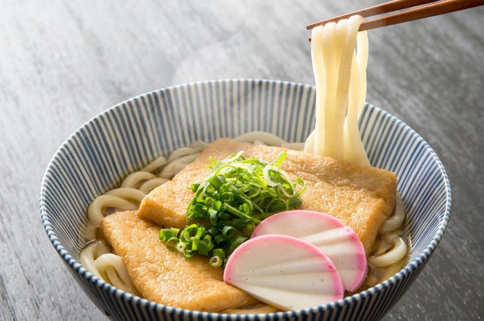Trên thực tế, một tô mì ramen có chi phí nguyên liệu thấp hơn món cơm thịt từ 100 đến 150 yên udon.jpg