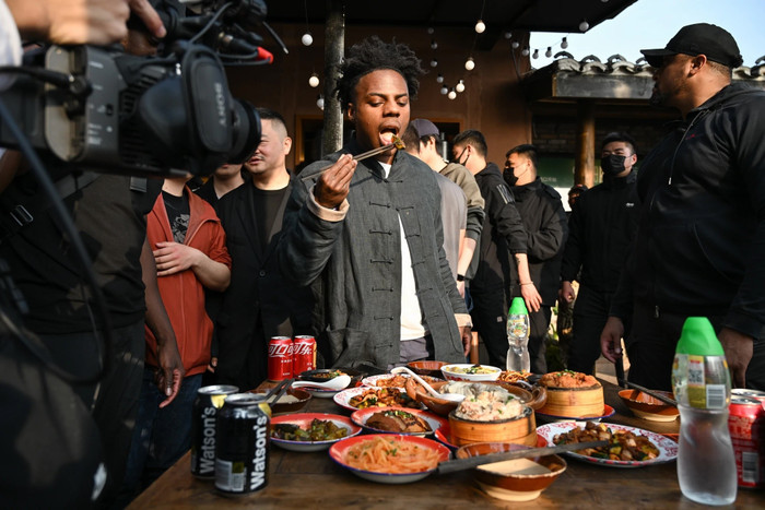 Một trong những triệu phú trẻ được “sản sinh” từ Internet, streamer 20 tuổi IShowSpeed, đã có chuyến du lịch kéo dài hai tuần tại Trung Quốc để giao lưu với người hâm mộ