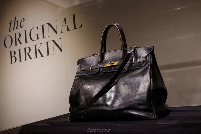 Một chiếc Hermes Birkin cũ kỹ trở thành biểu tượng thời trang đắt nhất trong lịch sử