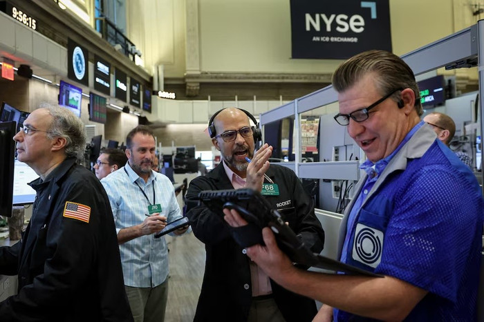 Phố Wall tăng mạnh nhờ cổ phiếu AI và hy vọng chấm dứt tình trạng chính phủ Mỹ đóng cửa 