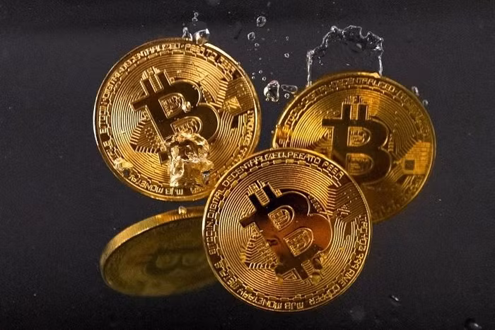 Bitcoin trượt về mốc 104.000 USD, dấy lên lo ngại về một đợt điều chỉnh sâu