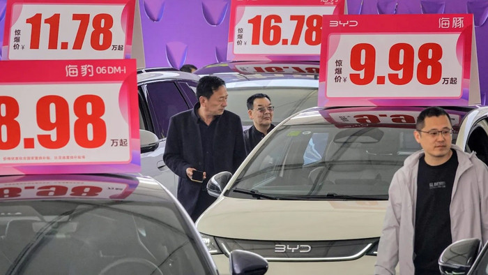 BYD “chơi chiêu” đại hạ giá khiến toàn ngành EV Trung Quốc lo ngại