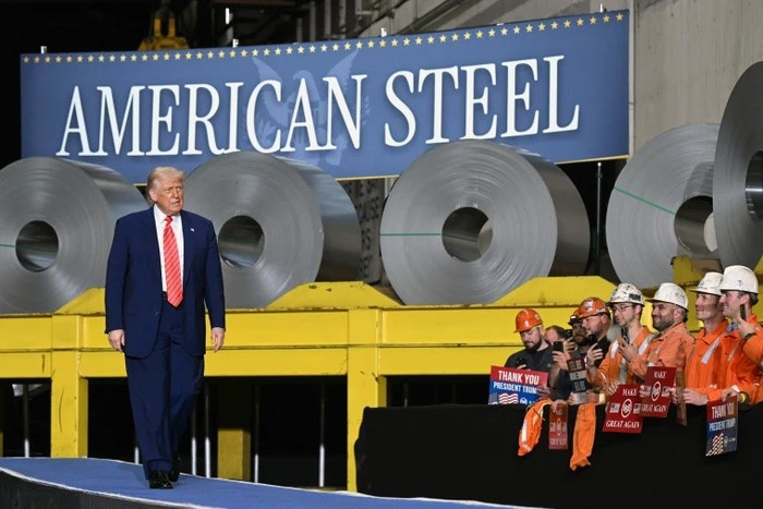 Tổng thống Mỹ Donald Trump tuyên bố tăng thuế thép lên 50%