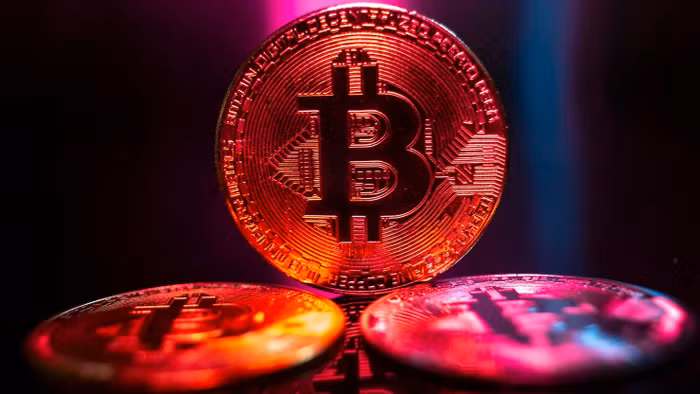 Bitcoin giảm sâu sau khi chạm đỉnh lịch sử