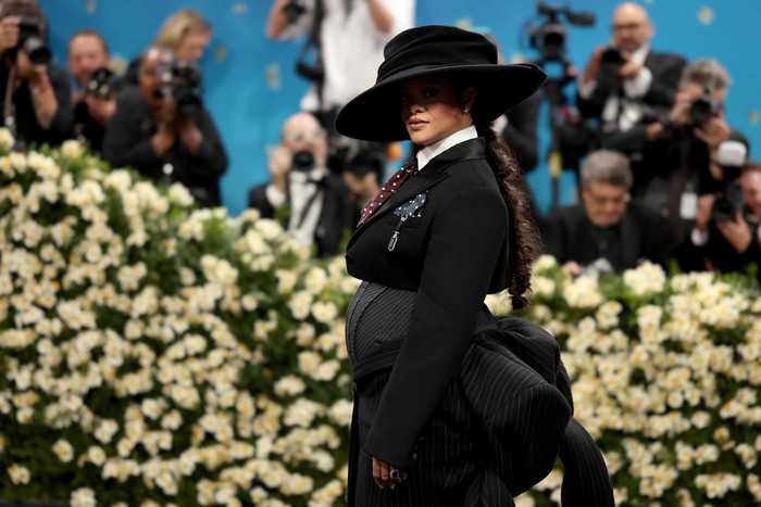 Nữ ca sĩ, doanh nhân Rihanna tại thảm đỏ Met Gala 2025