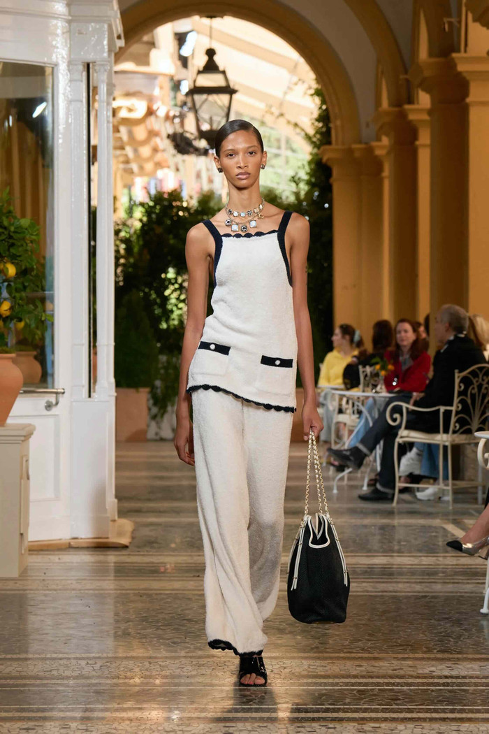 00005-chanel-resort-2026-credit-gorunway.jpg