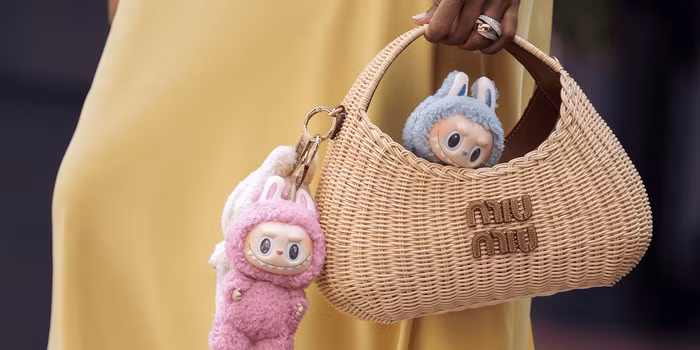 Chiến lược đầu tư mới của Gen Z: Biến Labubu và hàng hiệu vintage thành tài sản sinh lời