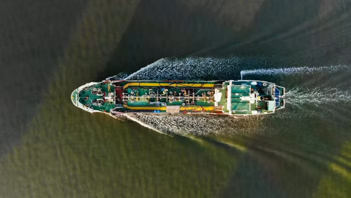 Giá dầu tăng mạnh sau khi Mỹ tuyên bố phong tỏa các cảng của Iran