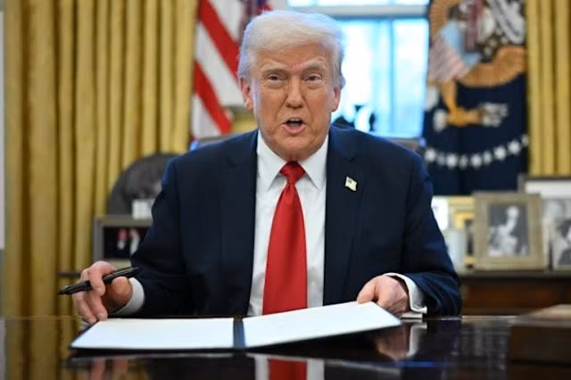 Chính quyền Trump “bật đèn xanh” cho ngành ô tô nhưng lại mở rộng điều tra chip và dược phẩm