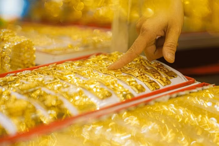 Giá vàng trong nước và thế giới giảm mạnh sau khi Mỹ - Anh đạt thỏa thuận thương mại