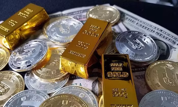 Giá vàng vượt 4.000 USD, bạc lập đỉnh mới trong cơn sốt trú ẩn an toàn 