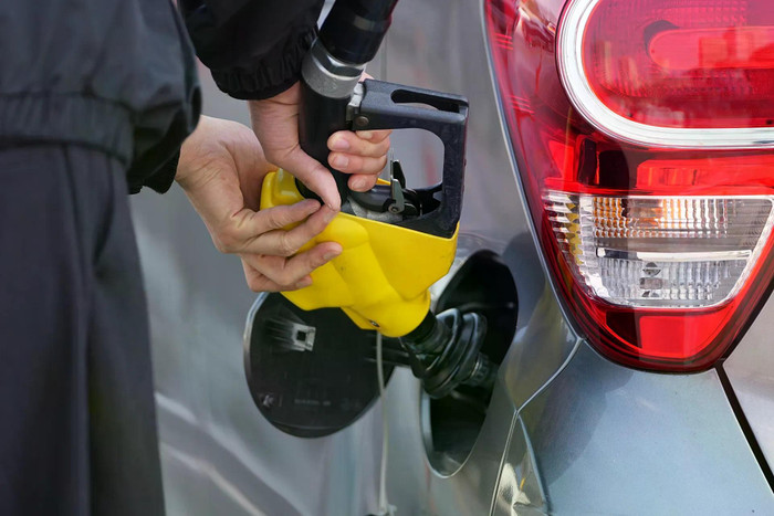 Áp lực giá xăng tại Đức: Thuế cao hay doanh nghiệp “đẩy giá”? 