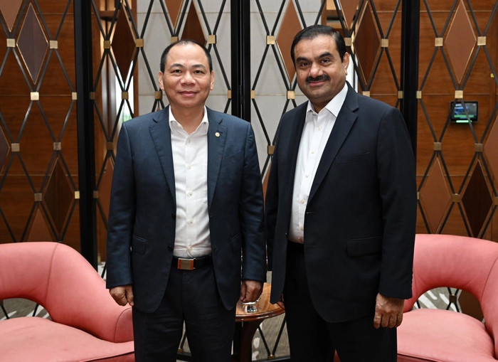 Chuyến thăm trụ sở Tập đoàn Adani của tỷ phú Phạm Nhật Vượng vào cuối năm 2023 f-asjhdbqaajmn-jpeg-8770-1699449639.jpg
