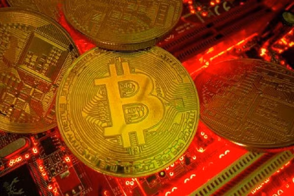 Thị trường tiền số “nín thở” trước “bão” thuế quan