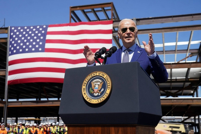 Tổng thống Mỹ Joe Biden công bố thỏa thuận sơ bộ với Intel trong chuyến thăm khuôn viên Intel Ocotillo tại Arizona hồi tháng 3