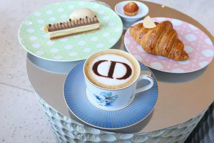 Quán cafe Dior trong cửa hàng flagship của hãng tại thủ đô Seoul, Hàn Quốc cafediorseoul2.jpg