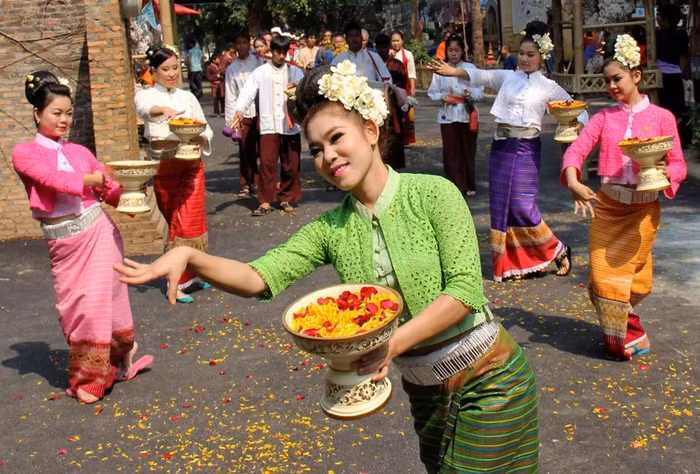 Vì sao lễ hội Songkran của Thái Lan lại được khách du lịch yêu thích?