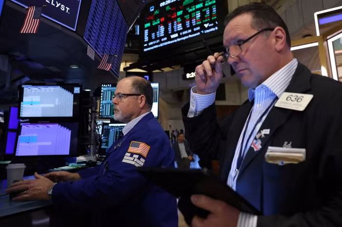 Phố Wall chìm trong sắc đỏ vì sợ thuế quan gây suy thoái kinh tế