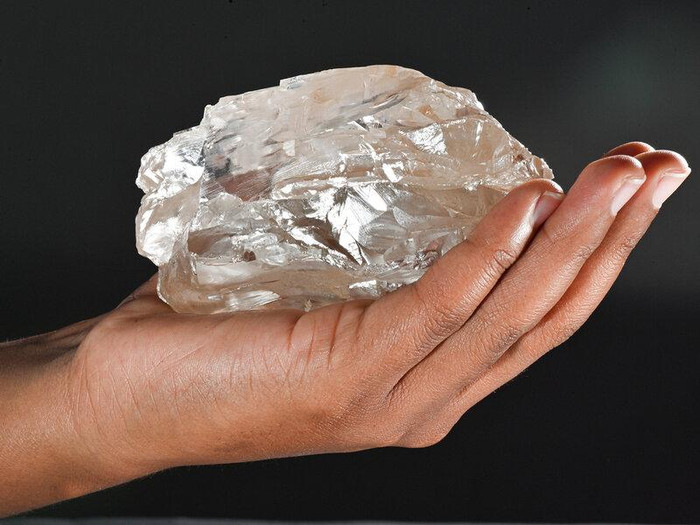 Phát hiện viên kim cương khổng lồ 2.500 carat ở Botswana