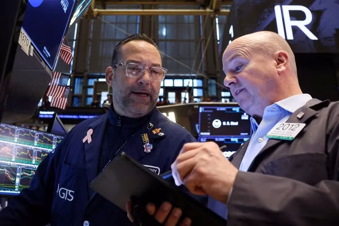 Chứng khoán Mỹ lao dốc vì nỗi lo lạm phát, giá dầu sụt giảm