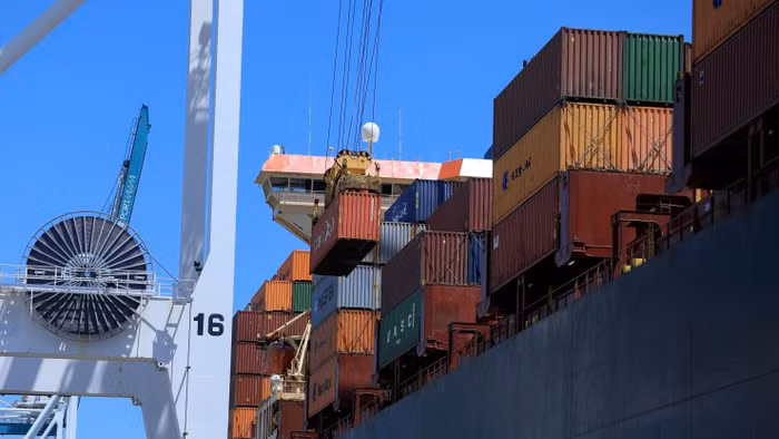 Thương chiến leo thang: Chính quyền Donald Trump đánh phí tàu Trung Quốc cập cảng Mỹ