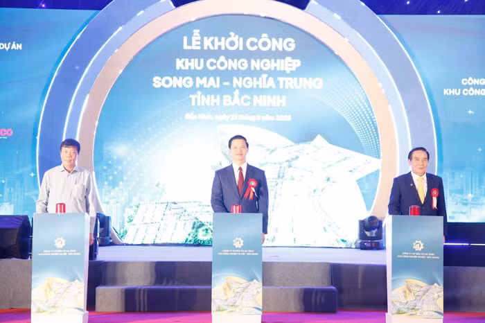 Lễ khởi công Khu công nghiệp Song Mai - Nghĩa Trung (Ảnh: Nguyễn Thắng - Báo Tiền Phong)