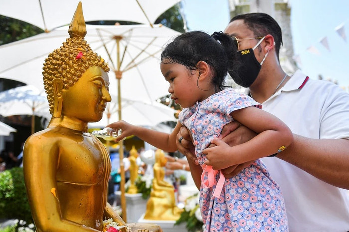 2022-04-13t000000z-1141606002-rc24mt93e4px-rtrmadp-3-thailand-waterfestival.jpg