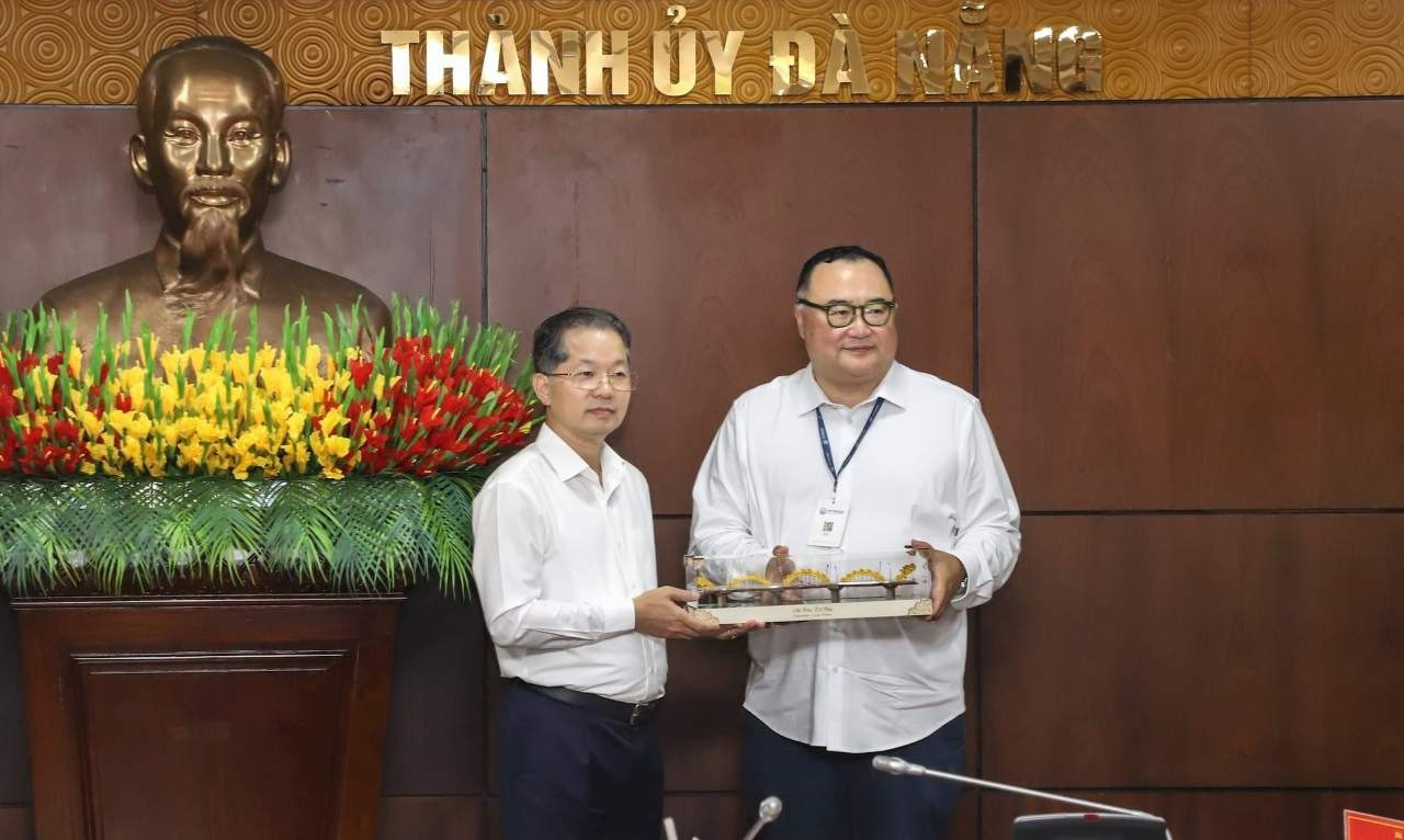 Ông Nguyễn Văn Quảng, Bí thư Thành uỷ thành phố Đà Nẵng, Uỷ viên Trung ương Đảng đã tiếp và làm việc với ông Bruno Wu, Chủ tịch Tập đoàn Sun Seven Stars Investment sun-seven-stars-1108.jpg