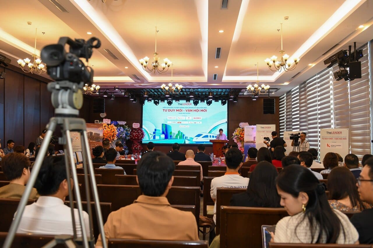 Toàn cảnh diễn đàn “Đầu tư bất động sản trong kỷ nguyên mới: Tư duy mới - Vận hội mới” toan-canh-1-1428.jpg