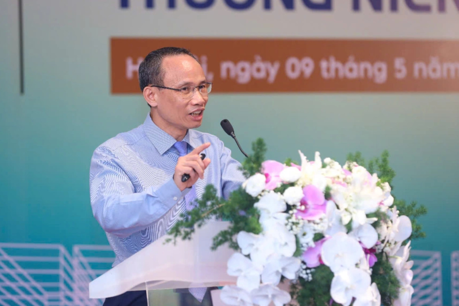 TS. Cấn Văn Lực, Chuyên gia Kinh tế Trưởng BIDV, Thành viên Hội đồng tư vấn chính sách tài chính - tiền tệ Quốc gia anh-man-hinh-2025-05-09-luc-110245.png