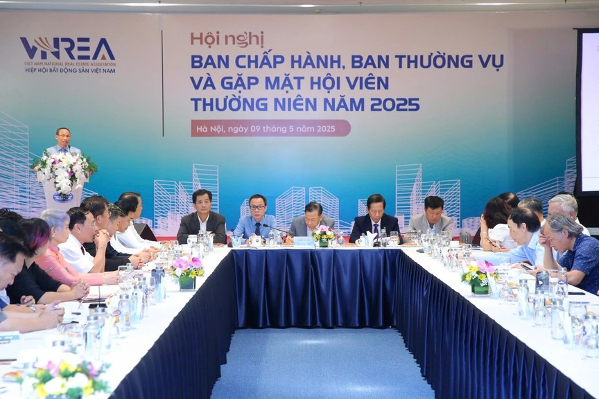 Toàn cảnh Hội nghị Ban Chấp hành, Ban Thường vụ và gặp mặt hội viên thường niên năm 2025 của Hiệp hội Bất động sản Việt Nam ts-can-van-luc-5-1746760312522351690172.jpg