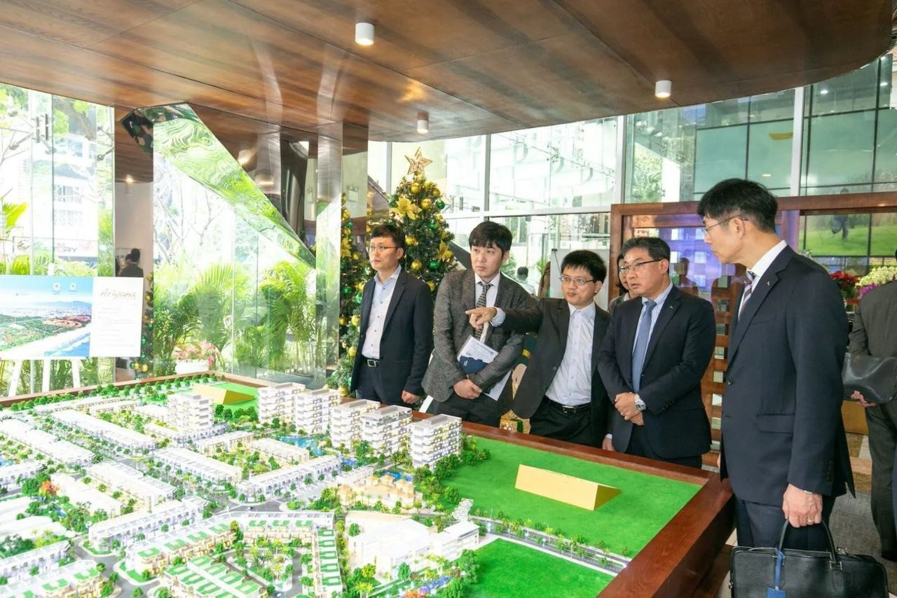 Tạm dừng cho vay thanh toán tiền đặt cọc theo “văn bản thỏa thuận” giao-dich-tai-mot-san-bat-dong-san-anh-tran-dung-4030.jpg