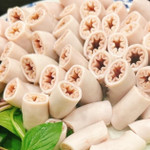 Dù được ưa chuộng và sẵn có tại nhiều quán ăn, nhưng gần đây, một số thông tin về nguồn gốc và chất lượng của món ăn này đã khiến nhiều người tiêu dùng lo lắng