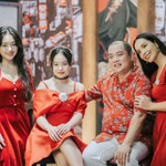 Siêu mẫu Thúy Hạnh đẹp rạng ngời tuổi U50, sống trong biệt thự tràn ngập hoa ở trung tâm TPHCM