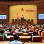 Các đại biểu biểu quyết thông qua Luật sáng 27/6
