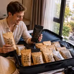 Phát cuồng quà Việt, khách quốc tế ních chật vali lớn nhỏ mang về nước