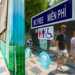 Nhằm phục vụ tốt cho nhân dân, du khách tham dự các hoạt động trong những ngày lễ lớn, Hà Nội vận động các hộ dân trên địa bàn mở cửa nhà vệ sinh miễn phí