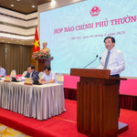 Bộ trưởng, Chủ nhiệm Văn phòng Chính phủ Trần Văn Sơn, Người phát ngôn của Chính phủ, chủ trì buổi họp báo Chính phủ thường kỳ tháng 5