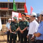 Bộ trưởng Bộ GD&ĐT Hoàng Minh Sơn và đoàn công tác kiểm tra tiến độ xây dựng trường nội trú liên cấp tại xã Hùng Sơn