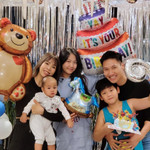 Diễn viên Mạnh Trường cùng vợ và các con