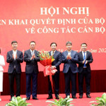 Lãnh đạo Thanh tra Chính phủ tặng hoa chúc mừng đồng chí Dương Quốc Huy, tân Bí thư Tỉnh ủy Lào Cai