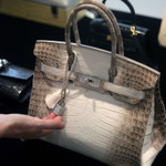 Túi Hermès bạch tạng (Hermès Himalayan Crocodile Birkin) là phiên bản hiếm và đắt đỏ bậc nhất của thương hiệu Hermès