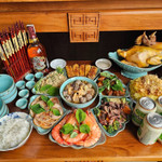 Việc chuẩn bị một mâm cúng của chị Nguyễn Nga Julie